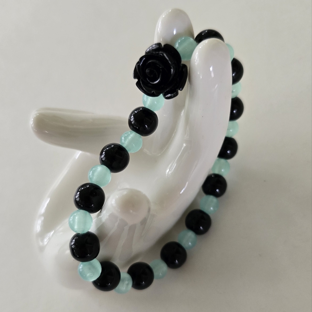 💙 Luminous Black Rose Bracelet